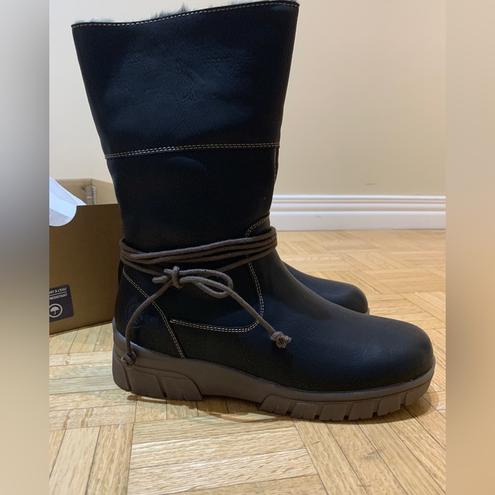 Brand new in box Banff Trail Winter boots
